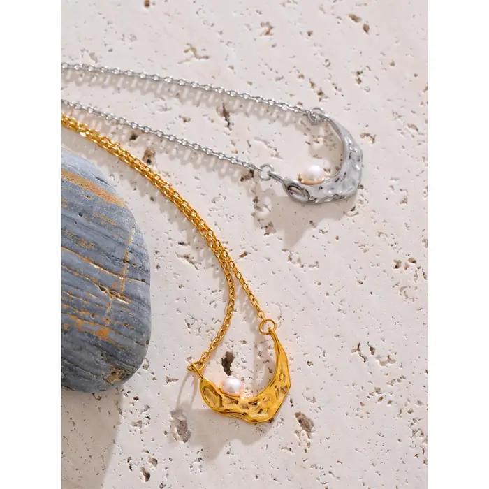 Yhpup – collier avec pendentif en forme de lune et de perles naturelles