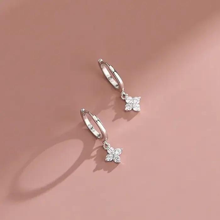 Boucles d'oreilles créoles trèfle en argent sterling 925