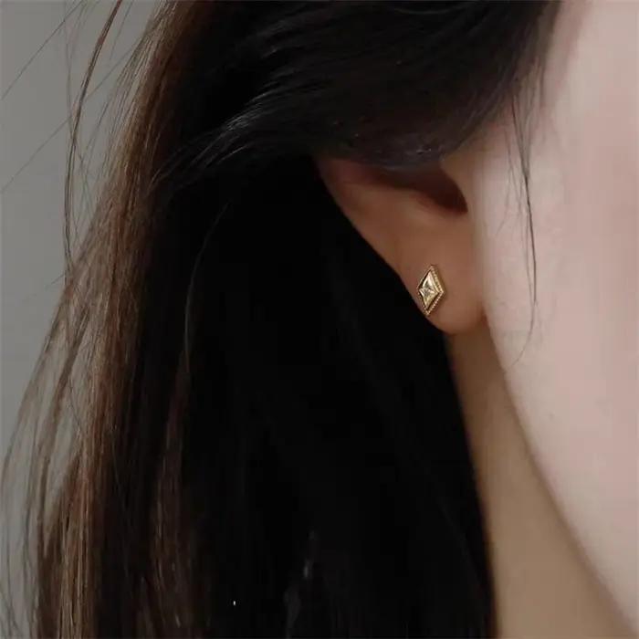 Boucles d'oreilles en argent Sterling 925 plaqué or avec zircon blanc pour femmes occasions spéciales modernes élégantes