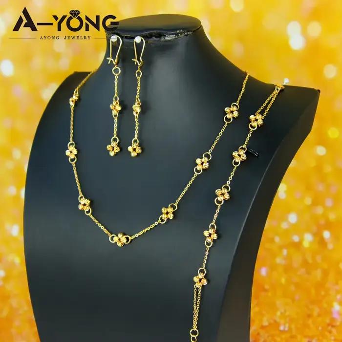 Ensemble de colliers de fleurs de perles de couleur or italien élégant