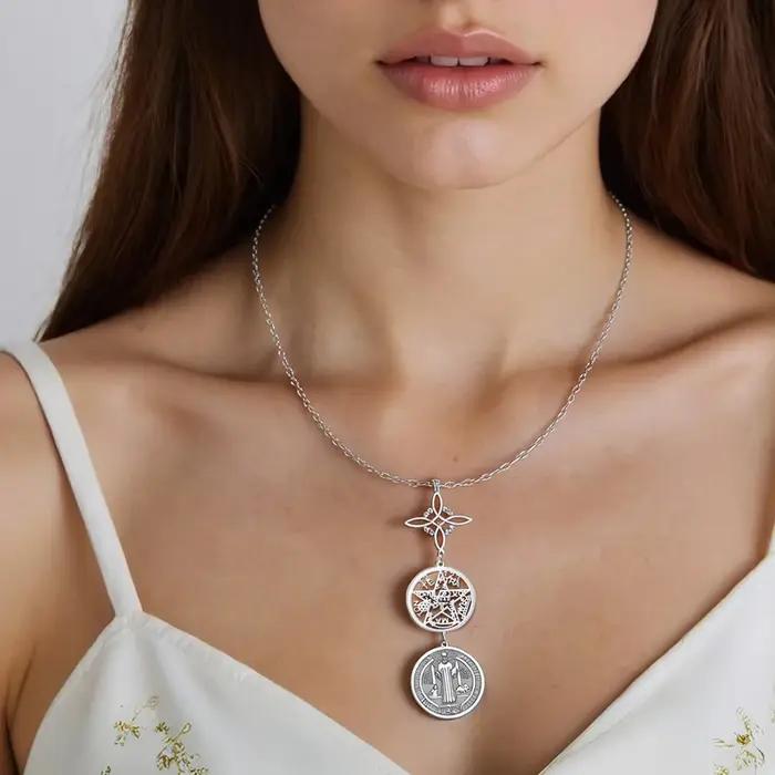 Collier Triple Protection avec Nœud de Sorcière Pentagramme Tétragrammaton Saint Benoit Symbole Spirituel Acier Inoxydable Amulette Bijoux Occasions Spéciales