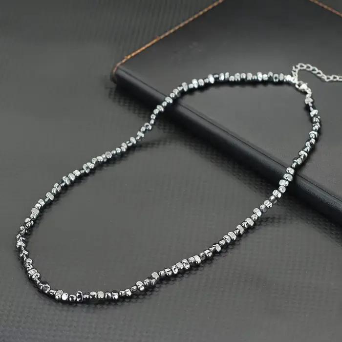 Collier de perles en hématite naturelle pour hommes, couleur argent noir, pierre irrégulière, court