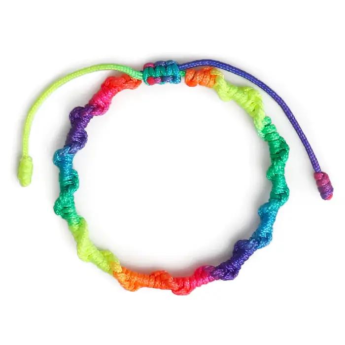 Bracelet tressé en fil arc-en-ciel tibétain ajustable à nœud pour femmes et hommes occasions spéciales