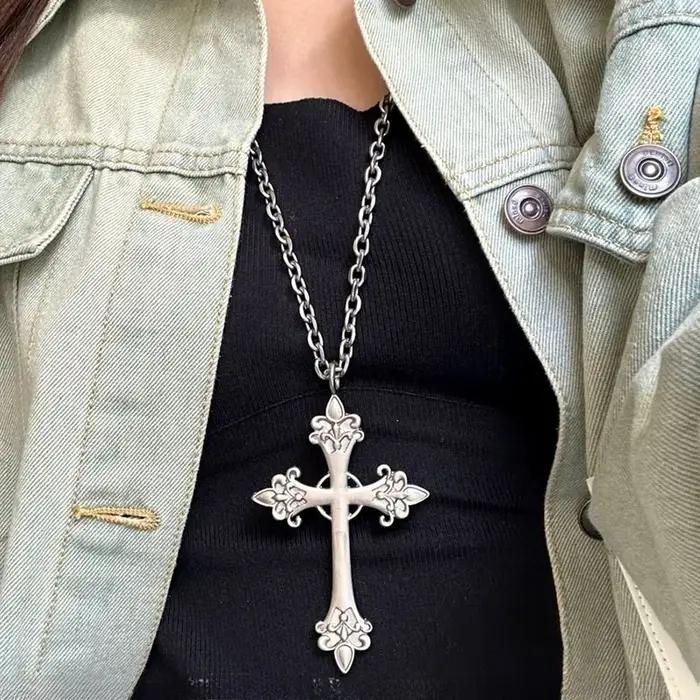 Collier Punk gothique avec pendentifs en croix de Rose pour femmes
