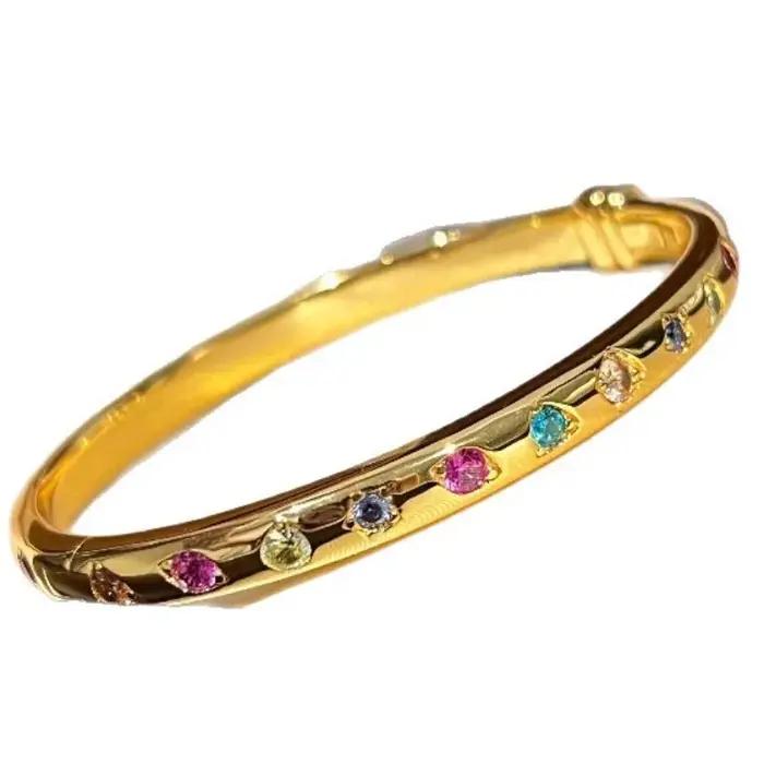 Bracelet en diamant coloré incrusté de brillant breloques design simple moderne pour femmes occasions spéciales mariage