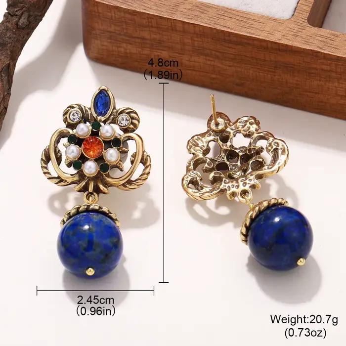 Boucles d'oreilles pendantes en Lapis Lazuli d'inspiration vintage avec des accents de perles et de cristaux colorés - Bijoux bohème en ton or