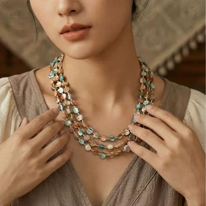 Collier de perles de coquillages multicouches luxueux pour femmes, collier ras du cou coloré, design géométrique tendance, bijoux en coquillages faits à la main