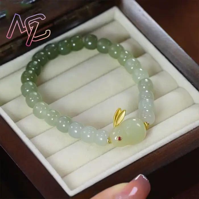 Bracelet en jade Hetian naturel et agate pour femmes et filles élégants et sophistiqués pour occasions spéciales et looks quotidiens