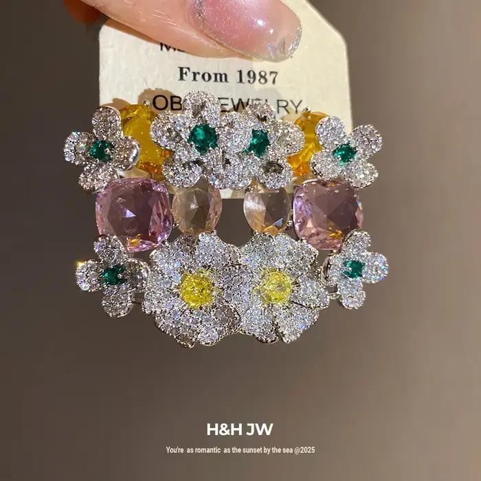 Boucles d'oreilles pendantes ovales en cristal or et or jaune clair pour femmes occasions spéciales elegance tendance