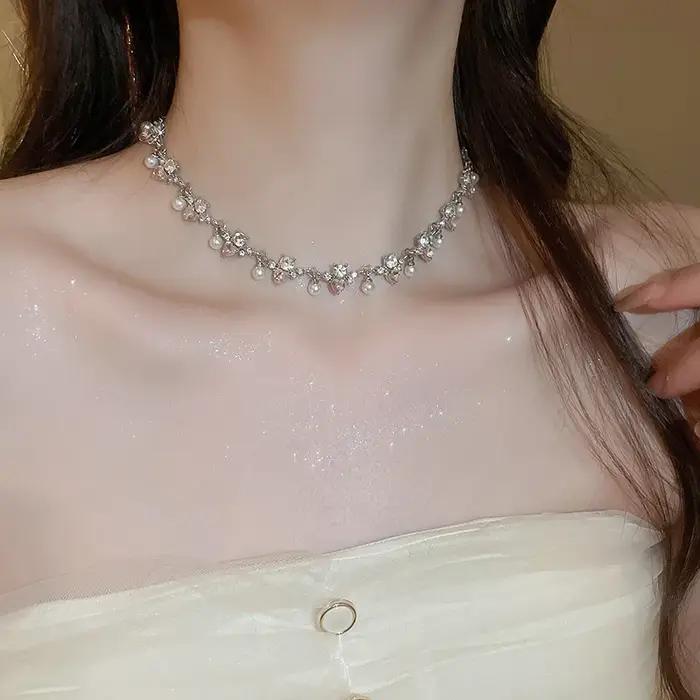 Collier ras du cou en strass ronds en forme de cœur pour femme