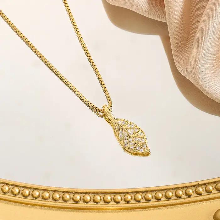 Collier feuille doré en acier inoxydable avec pendentif zirconium pour femmes style punk occasions spéciales
