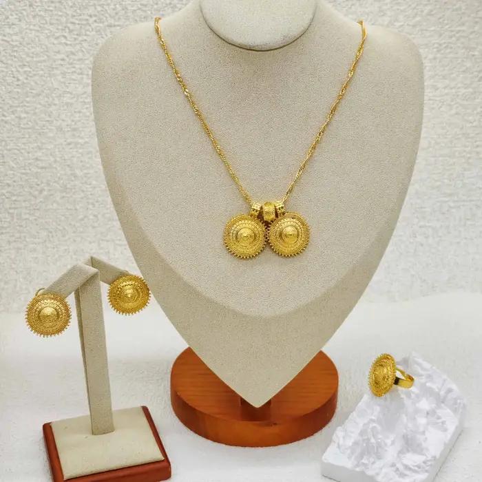 Ensemble de boucles d'oreilles et bagues plaquées or 24 carats pour femmes