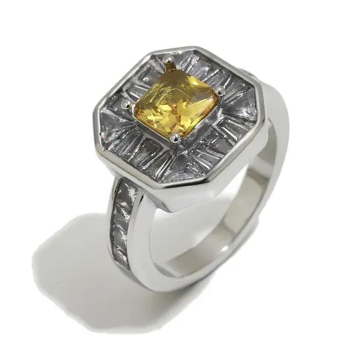 Bague carrée en acier inoxydable plaqué or 18 carats avec zircon cubique jaune