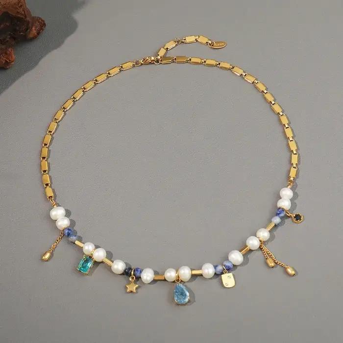 Collier français vintage style cour