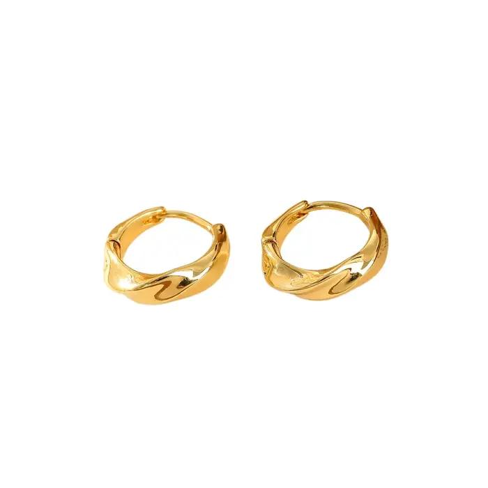 Boucles d'oreilles créoles Möbius en cuivre doré pour femmes élégantes, bijoux minimalistes, accessoires de luxe pour toutes occasions