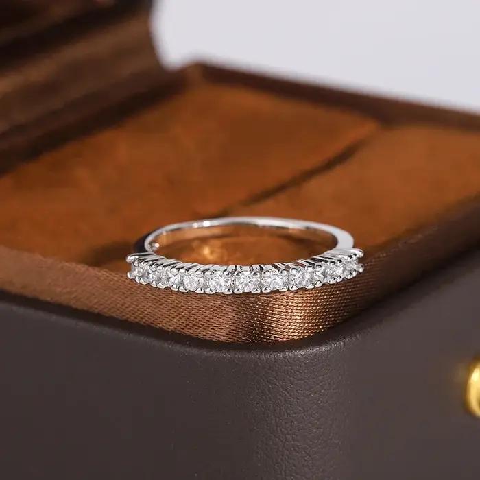 Bague de cocktail pour femme en plaqué argent 925 style classique motif géométrique avec pierres de zirconium pour occasion spéciale