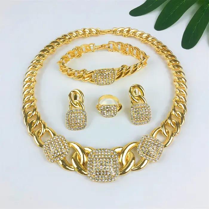 Ensemble de bijoux vintage pour femme style classique fleuri 18K plaqué or bijoux de fête occasions spéciales anniversaire mariage engagement