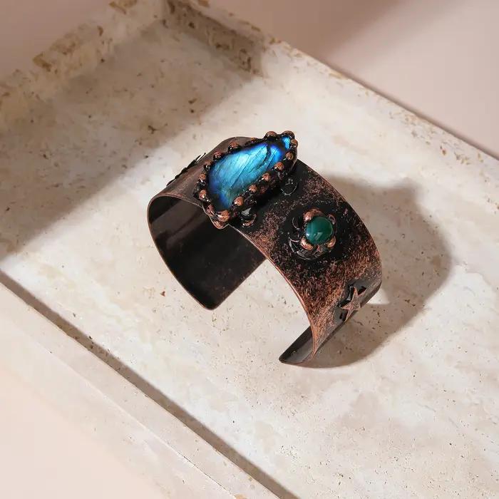 Bracelet en pierres précieuses en bronze Labradorite naturelle bohème rétro élégant à offrir pour femmes occasions spéciales