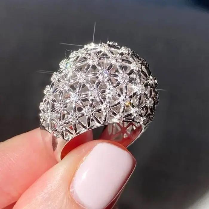 Huitan – magnifique bague de haute qualité pour femmes, bijoux de fête avec zircone brillante, accessoires d'anniversaire de luxe pour dames nobles
