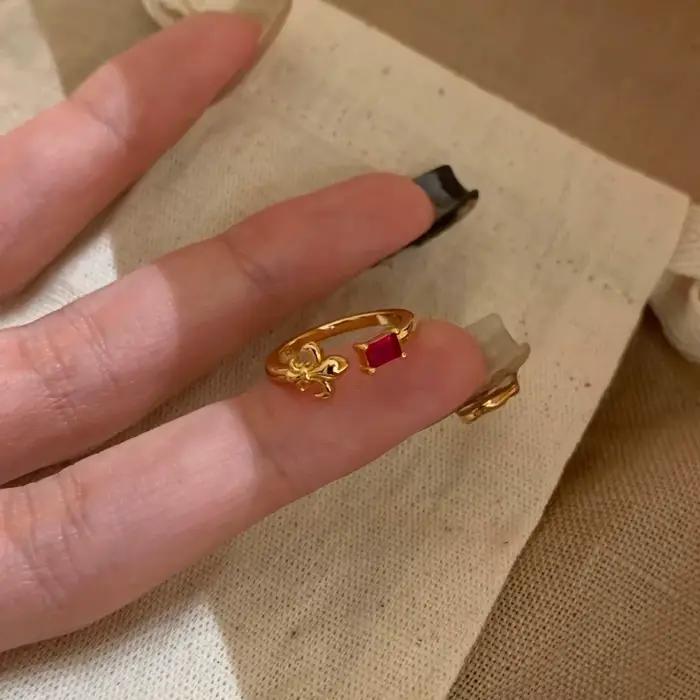 Bague Pinky en or Iris rubis de Style Royal pour femmes
