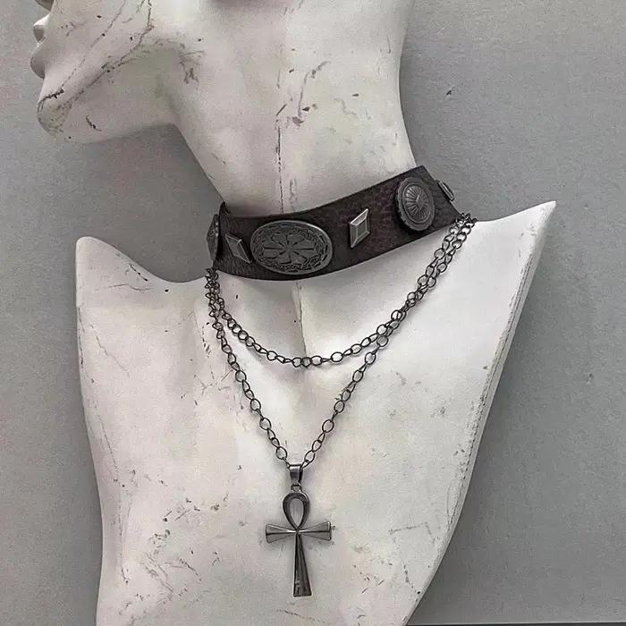 Maillard Style Y2K gothique multicouche rétro marron Faux cuir Rivet pendentif collier pour les femmes mode délicat tour de cou bijoux