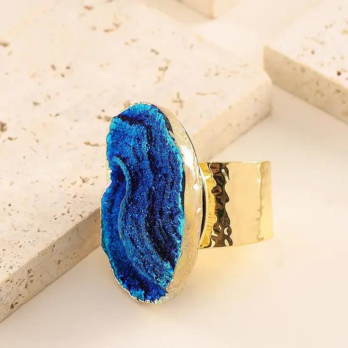 Bague ouverte ajustable en résine bleu Klein pierre précieuse bijou élégant mode unisexe pour femmes hommes occasions spéciales tenues sophistiquées