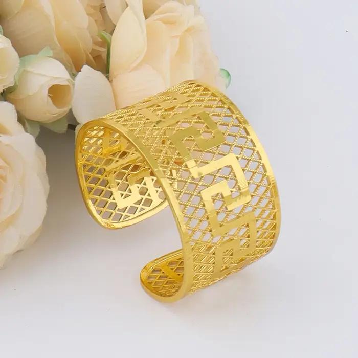 Ensemble de bijoux plaqués or 18 carats pour femme