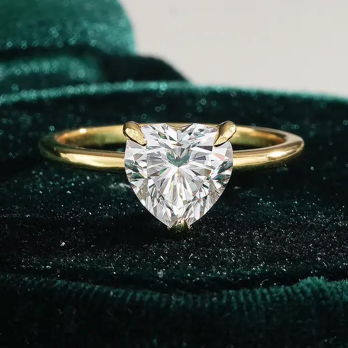 Bague en argent sterling 925 sertie de moissanite brillante pour femmes engagements et occasions spéciales
