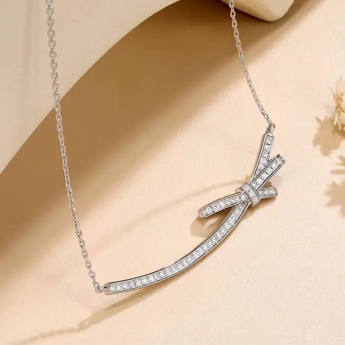 Collier en argent sterling 925 serti de moissanite nœud élégant pour femmes occasions spéciales bijoux de luxe certifiés