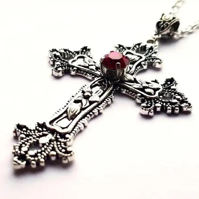 Pendentif Croix Gothique en Acier Inoxydable avec Strass pour Hommes Femmes Occasions Spéciales Collier de Mode Unique