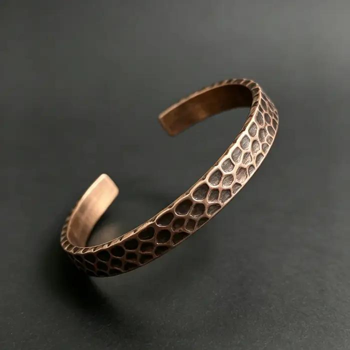 Bracelet en cuivre massif martelé rustique vintage punk fait à la main bracelet de manchette unisexe pour homme femme occasions spéciales anniversaires noël