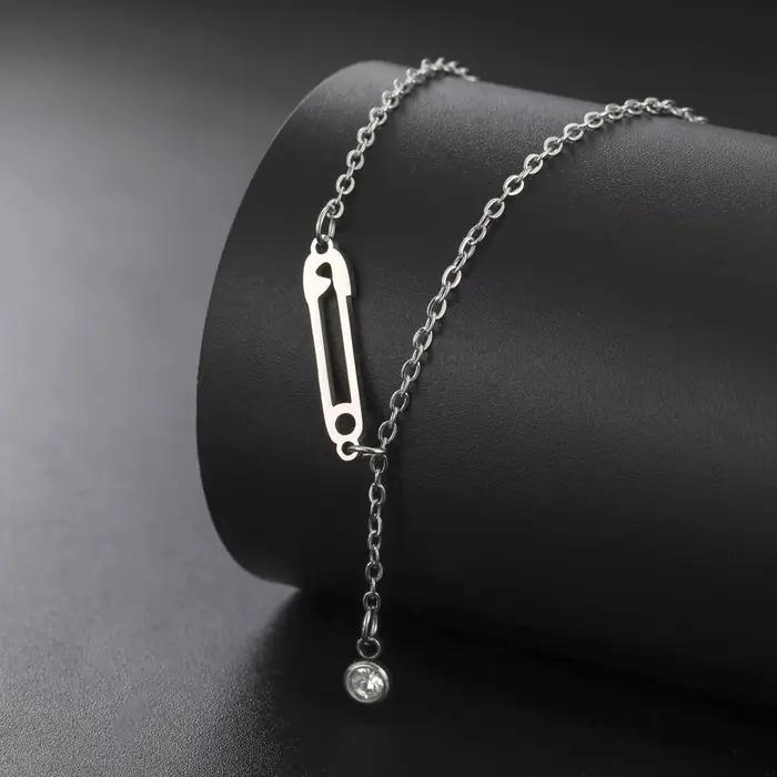 Collier en acier inoxydable Unift Zunderes élégant avec épingle à nourrice pour femmes et filles occasions spéciales mode chic