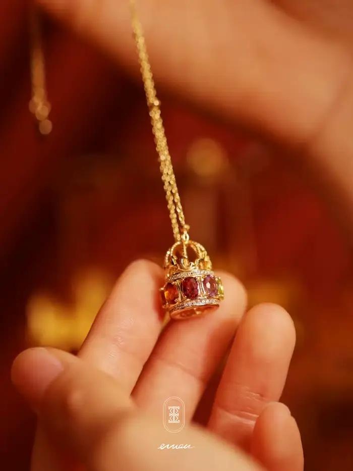 Collier carrousel français rétro couleur naturelle zirconium exquis haut de gamme chaîne de clavicule collier cadeau