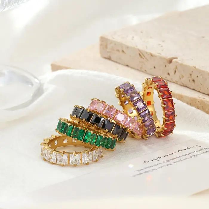 Bague en acier inoxydable plaquée or avec zircon cubique coloré pour femmes occasions spéciales partys soirées de gala et cadeaux de fête des enseignants