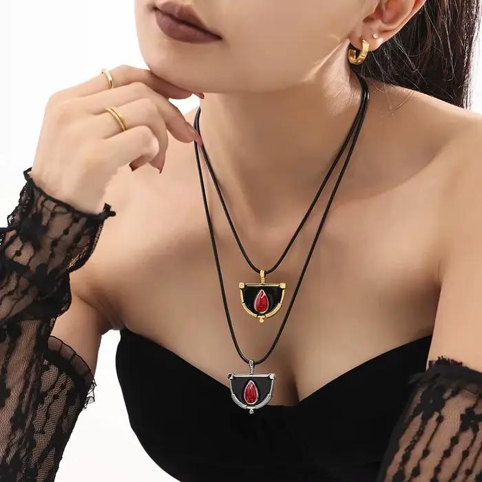 Collier en acier inoxydable pour femmes avec pendentif en émail unique et chaîne en corde noire pour soirée élégante et cadeau spécial
