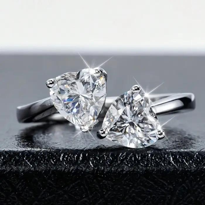L'anneau réglable en moissanite en argent 925 en forme de cœur de 2 carats est à la mode et simple
