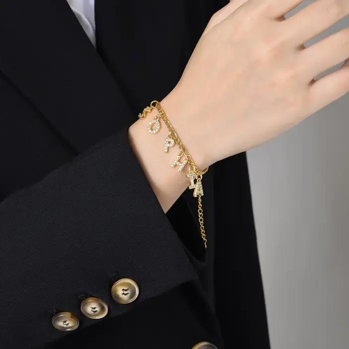 Bracelet Personnalisé en Lettres Initiales Bijoux Monogramme Hypoallergénique à Gravure Personnelle pour Femmes Occasions Spéciales Élégant