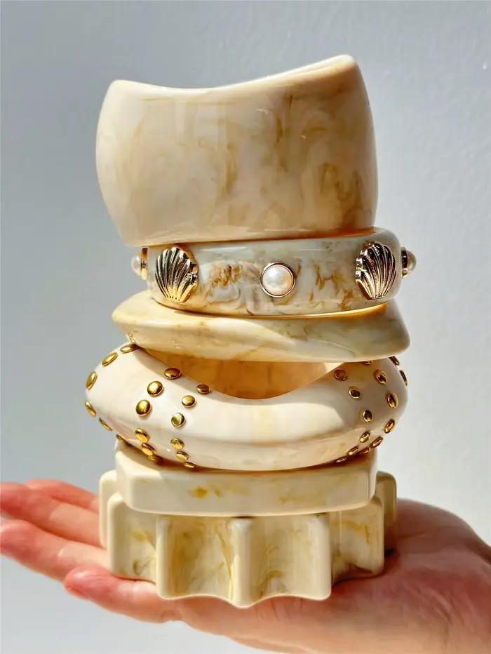Nouvelle Collection automne/hiver: Bracelet en résine irrégulière géométrique blanc cassé, accessoire de bijoux à la mode pour femmes à large bande épaisse