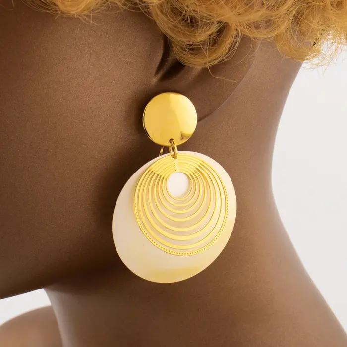 Ensemble de bijoux doré luxueux pour femmes, collier et boucles d'oreilles élégants pour mariage et cérémonies de remise de diplômes