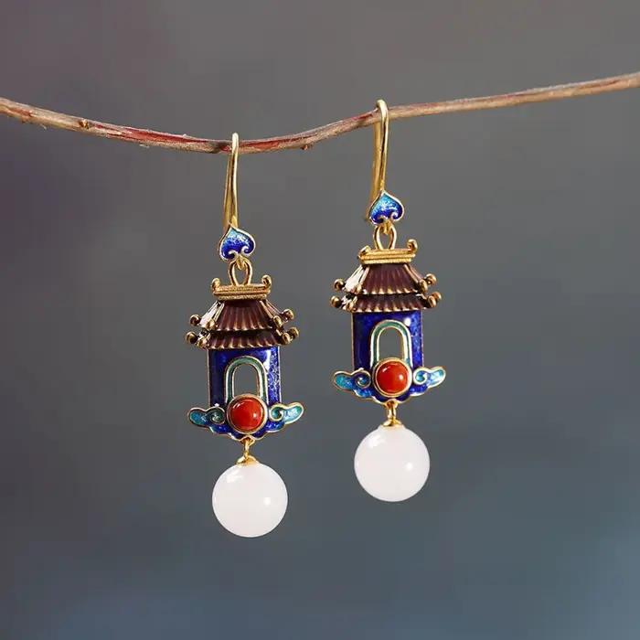 Boucles d'oreilles exquises et luxueuses en forme de cour pour femmes, bijoux en porcelaine de style rétro Hetian jade émail, artisanat Hanfu