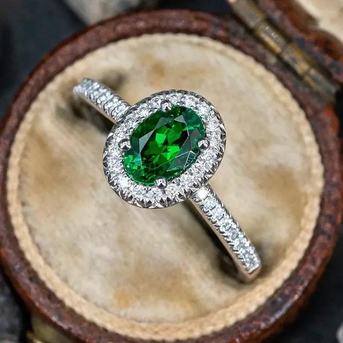 Bague en argent sterling 925 sertie de zircone verte élégante pour femmes occasions spéciales anniversaires et événements festifs