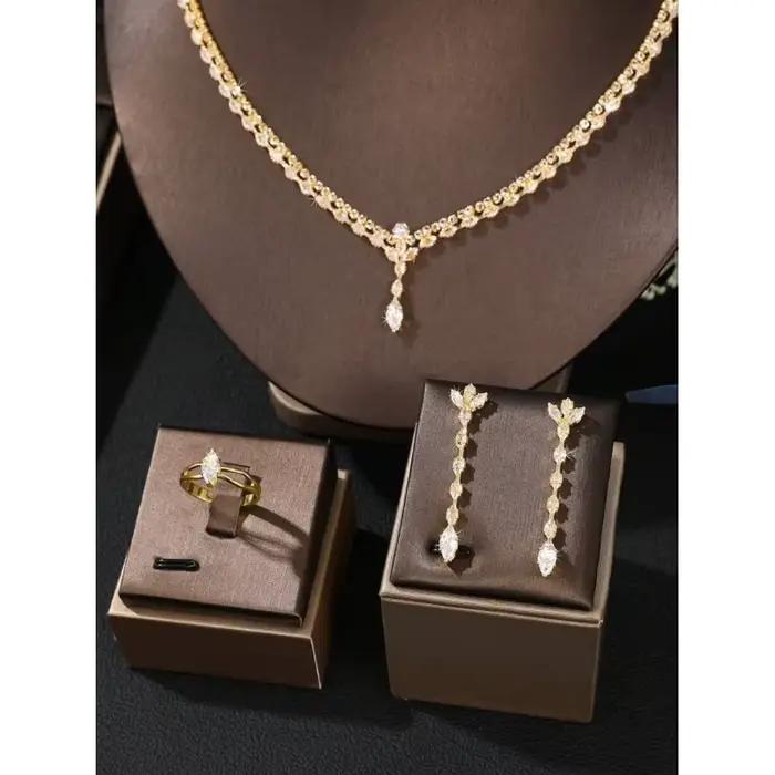 Ensemble de bijoux de mariée en strass doré élégant et luxueux pour cérémonie d'engagement et occasions spéciales femmes