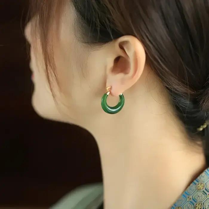 Boucles d'oreilles créoles en jaspe Hetian naturel pour femmes élégantes avec pierre de calcédoine verte pour mariage et occasions spéciales