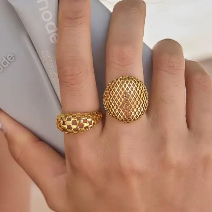 Bague en acier inoxydable plaquée or 18 carats pour femme bijou tendance anti-ternissement occassion spéciale femmes elegance style moderne