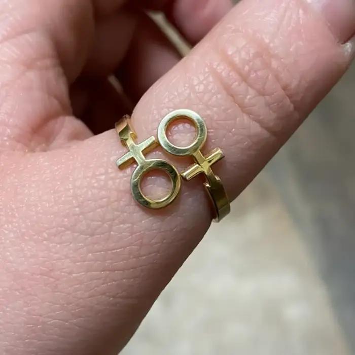 Bague CEYAWEI en acier inoxydable avec plaquage or 18 carats, symbole de Vénus pour femmes, bijou de fierté lesbienne, élégant pour occasions spéciales
