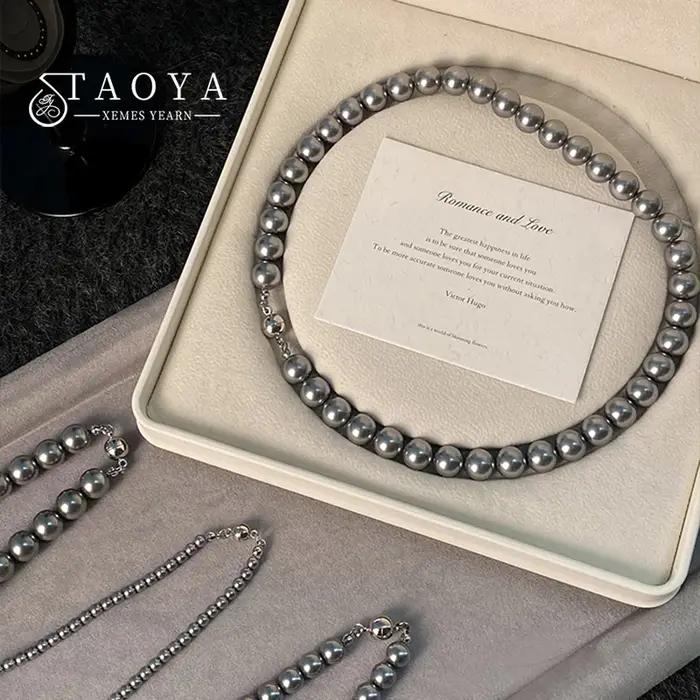 Collier élégant de perles grises de Tahiti avec boucle magnétique
