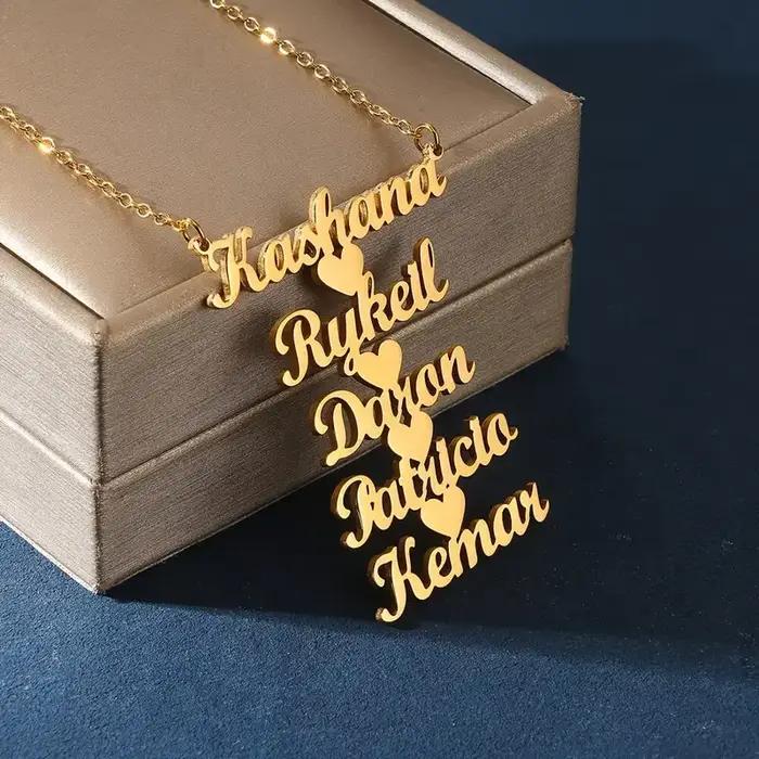 Collier personnalisé avec plusieurs noms pour femmes
