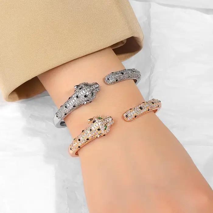 Ensemble de bagues et Bracelet léopard de luxe