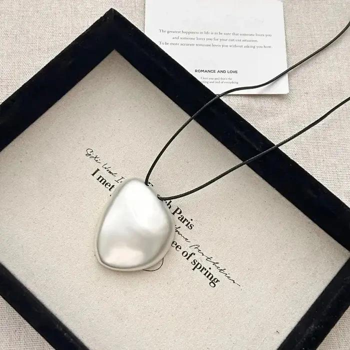 Collier pendentif irrégulier en métal mat pour femmes et filles, longue chaîne minimaliste, chaîne de pull superposée, bijoux à la mode