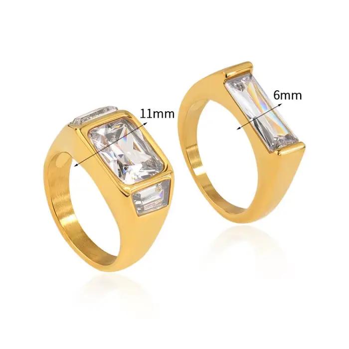 Nouvelle bague de mariage en acier inoxydable étanche plaqué or 18 carats avec zircon cubique carré blanc brillant